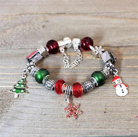 How to Create a Pandora Christmas Charm Bracelet