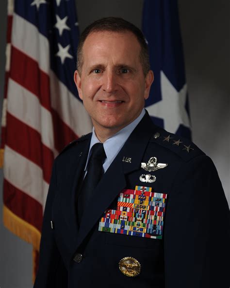 Lieutenant General in uniform