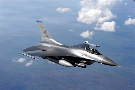 Lockheed F-16 Fighting Falcon in flight