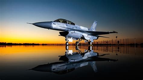 Lockheed Martin F-16 Fighting Falcon on the Ground