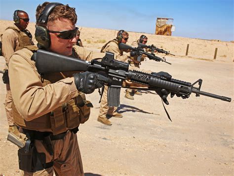 US Marines training with the M16A4 rifle