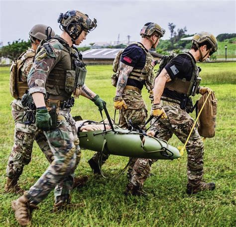 MARSOC operator conducting training