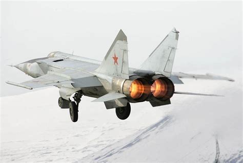 MiG-25 and F-15 maneuverability and agility comparison