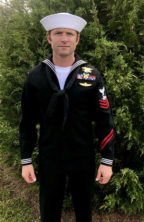 Navy Dress Uniform Image 4