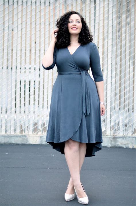 Description of Navy Dresses For Pear Shaped Bodies