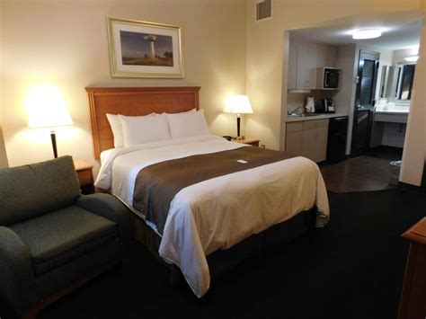 Navy Gateway Inns and Suites Suite