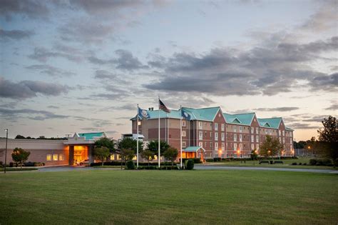 Navy Lodge exterior