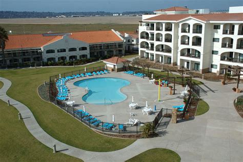 Navy Lodge Pool