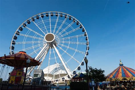 Navy Pier Ferris Wheel ride at night