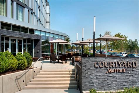 Description of Navy Yard Marriott Restaurant