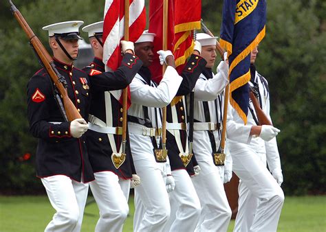 Navy y Marines: 5 Claves Para Entender La Diferencia