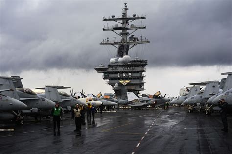 Nimitz-class flight deck design