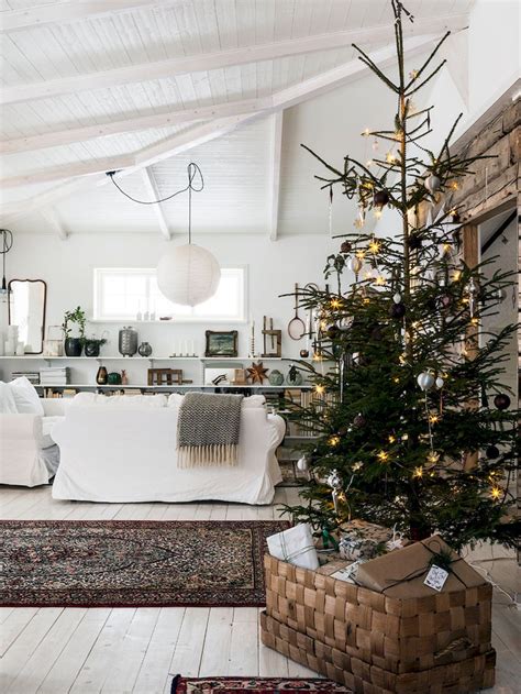 Nordic Winter Christmas Tree Decorating Ideas