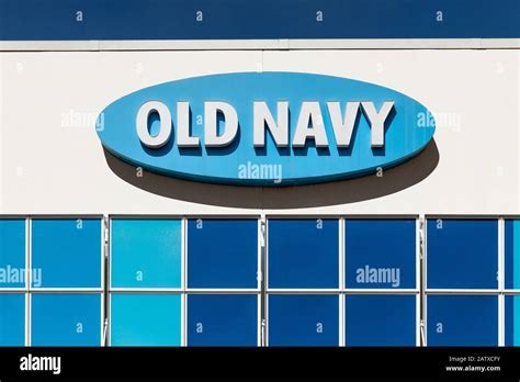 Old Navy Moscow Store Exterior