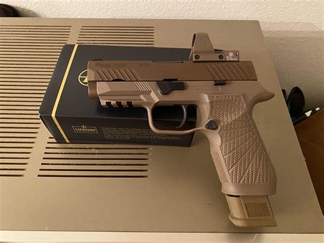 P320 Carry Image 2