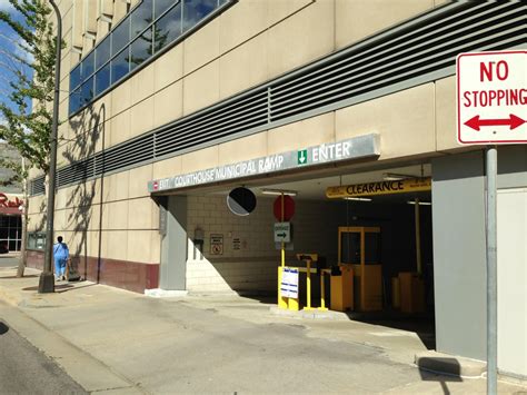 Parking Garage Near Courthouse