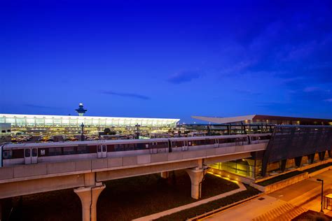 Public Transportation Options to Reagan National Airport