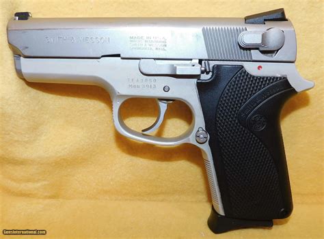 Smith & Wesson 3913 Pistol Design and Ergonomics