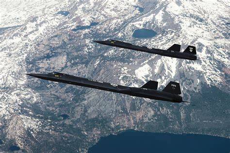 SR-71 Blackbird formation flight