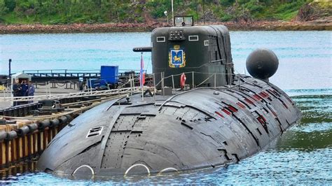 Sierra II Class Submarine Image 2