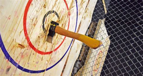 Team Building Axe Throwing