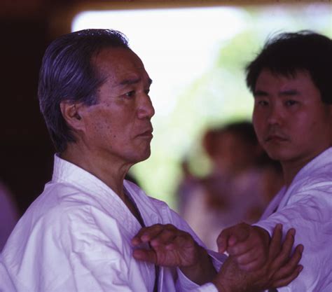 Tsutomu Ohshima teaching Karate