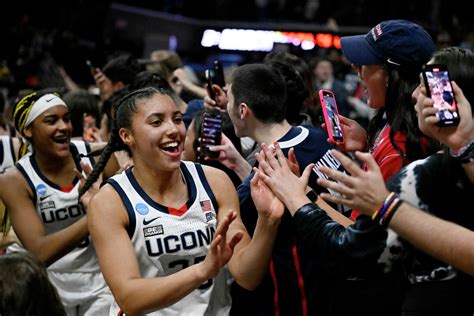 UConn Women's Basketball Fans