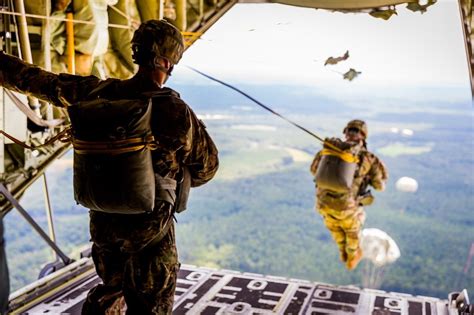 US Army Airborne Units Night Visions