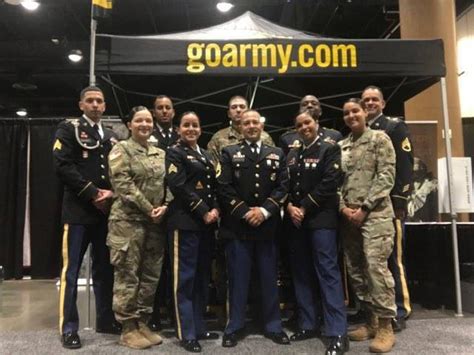 US Army Recruiters Providing Guidance