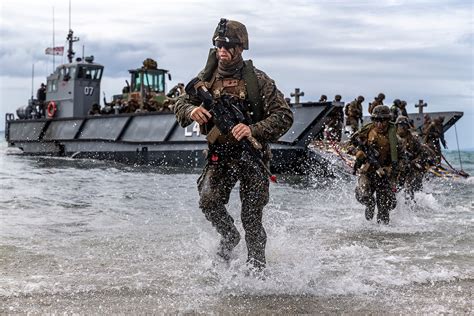 US Marines and Navy in joint operation