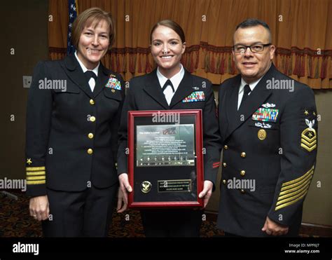 US Navy Intelligence Specialist briefing senior officers