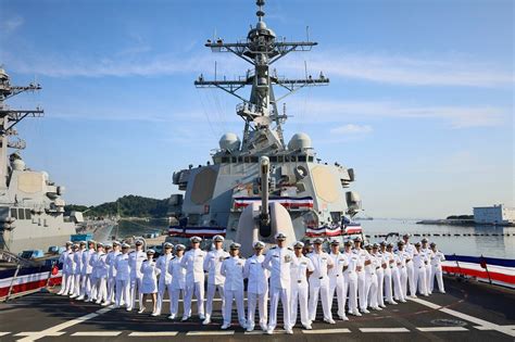 USS Benfold (DDG-65) receiving awards