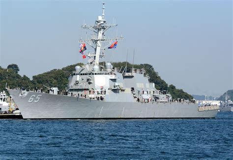 USS Benfold (DDG-65) receiving the Battle Efficiency Award