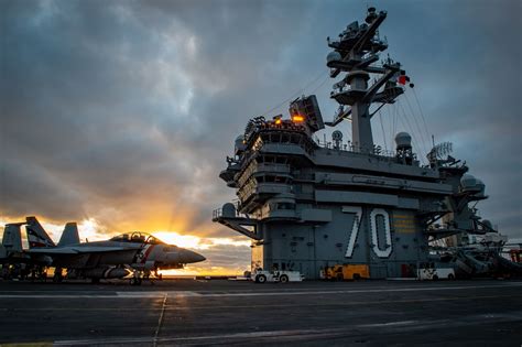 USS Carl Vinson CVN-70 Radar System