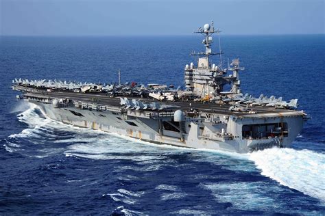 USS George Washington submarine speeding through the water