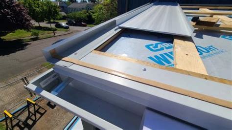 Accessing the Roof in Under A Steel Sky