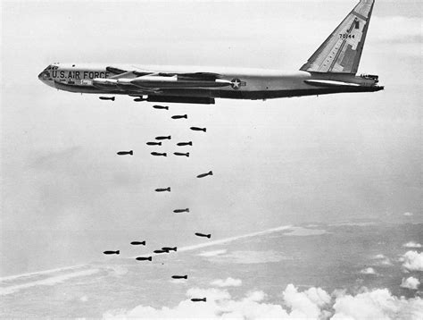 Vietnam War: B52 Bombing