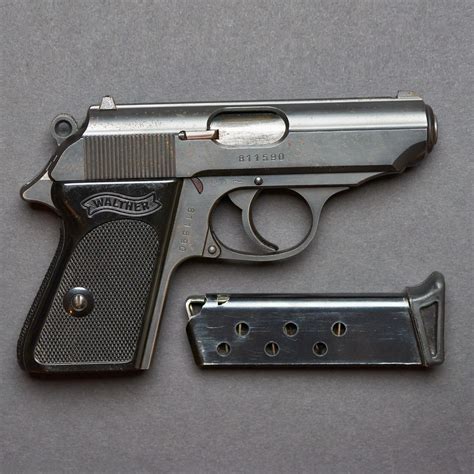 Walther PPK in Bond's Hand