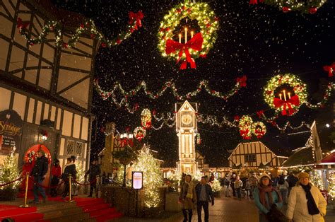 Williamsburg Christmas Village Atmosphere