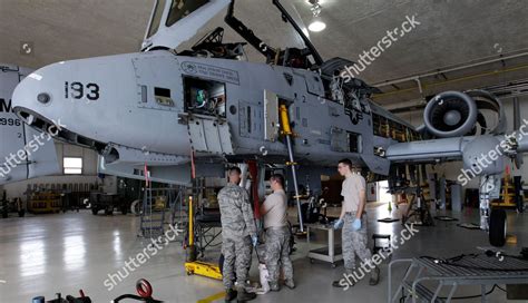 A-10 Warthog ground crew