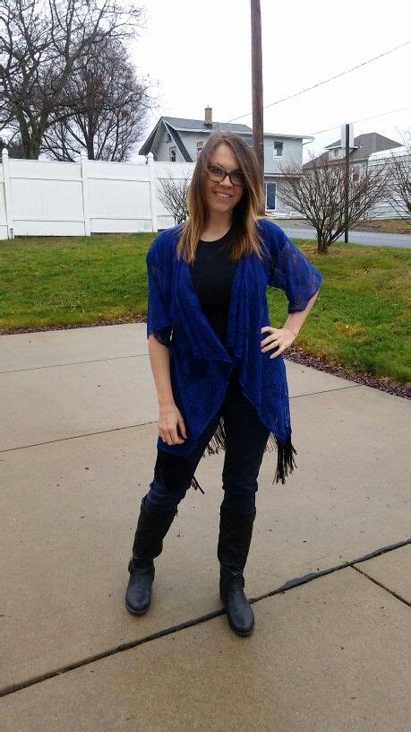 Accessorized Navy Blue Leggings Outfit