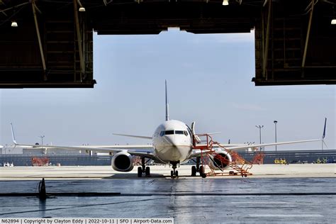 Aerial Port Squadron loading aircraft