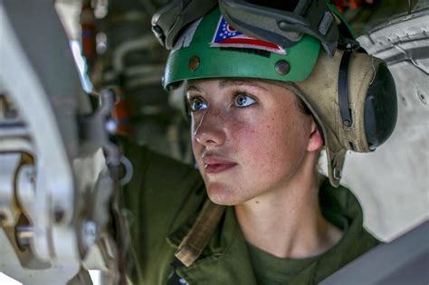 Aircraft Mechanic Marines in uniform