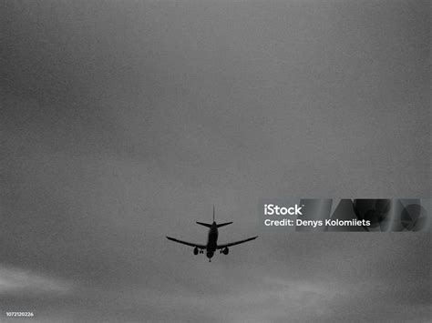 Airplane descending for landing