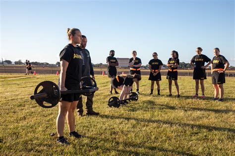 Army Fitness Requirements for Female Soldiers Image 1