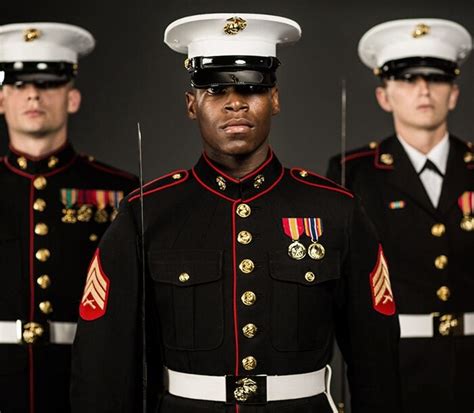 US Army vs US Marine Corps: Uniforms and Insignia