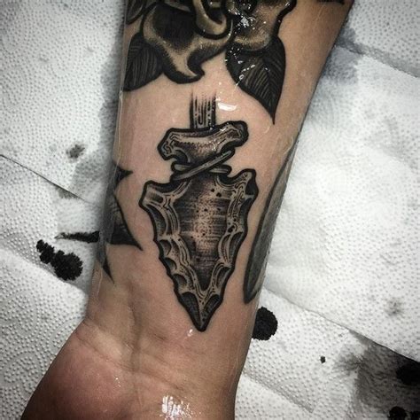 Arrowhead tattoo placement