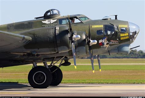 B-17 Flying Fortress landing