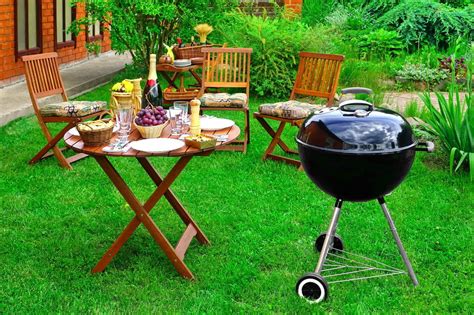 Grilled burgers and hot dogs on the 4th of July