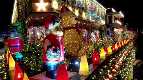 Balboa Island Christmas lights display